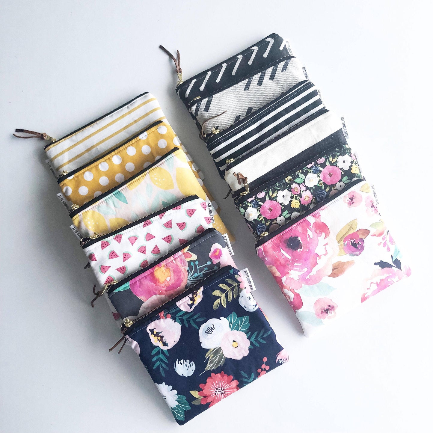 Simple zipped pouch in black and white arrow