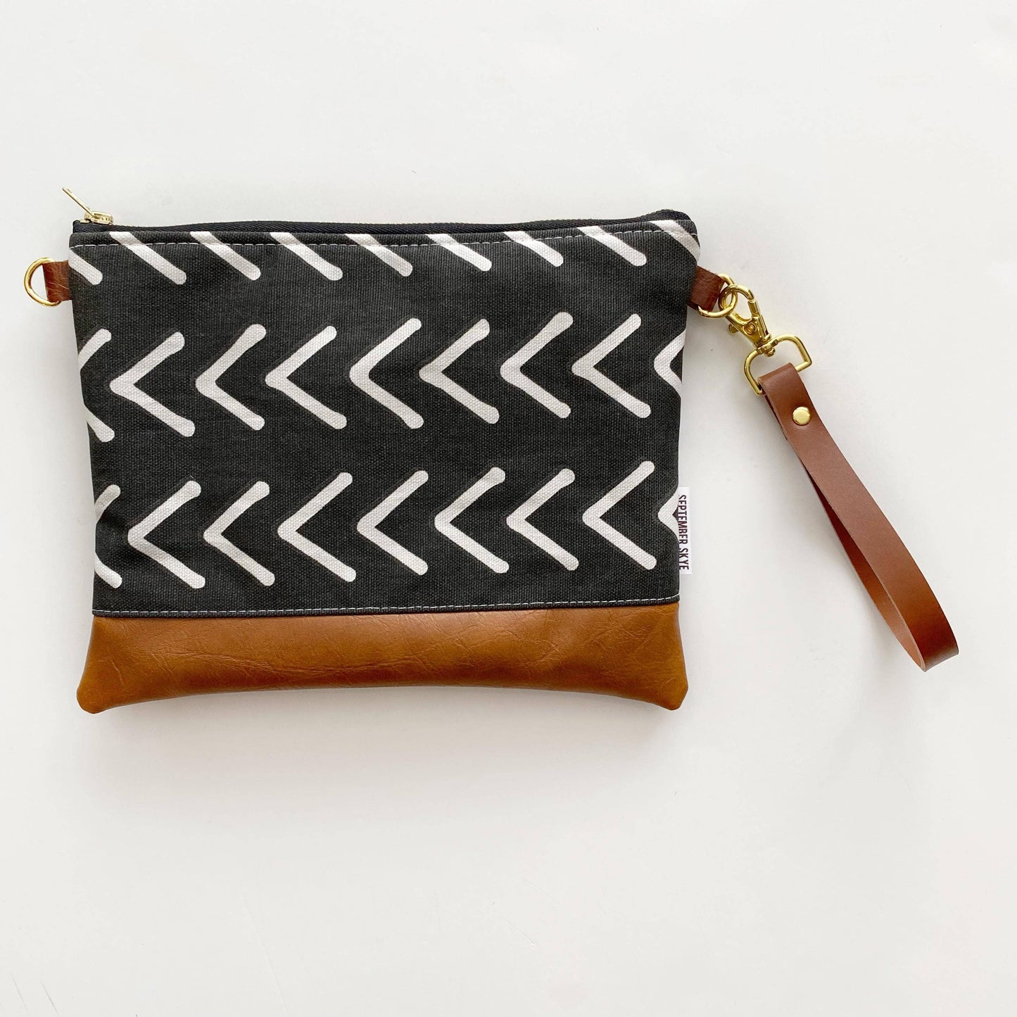 Small crossbody bag in farmhouse white with black stripe