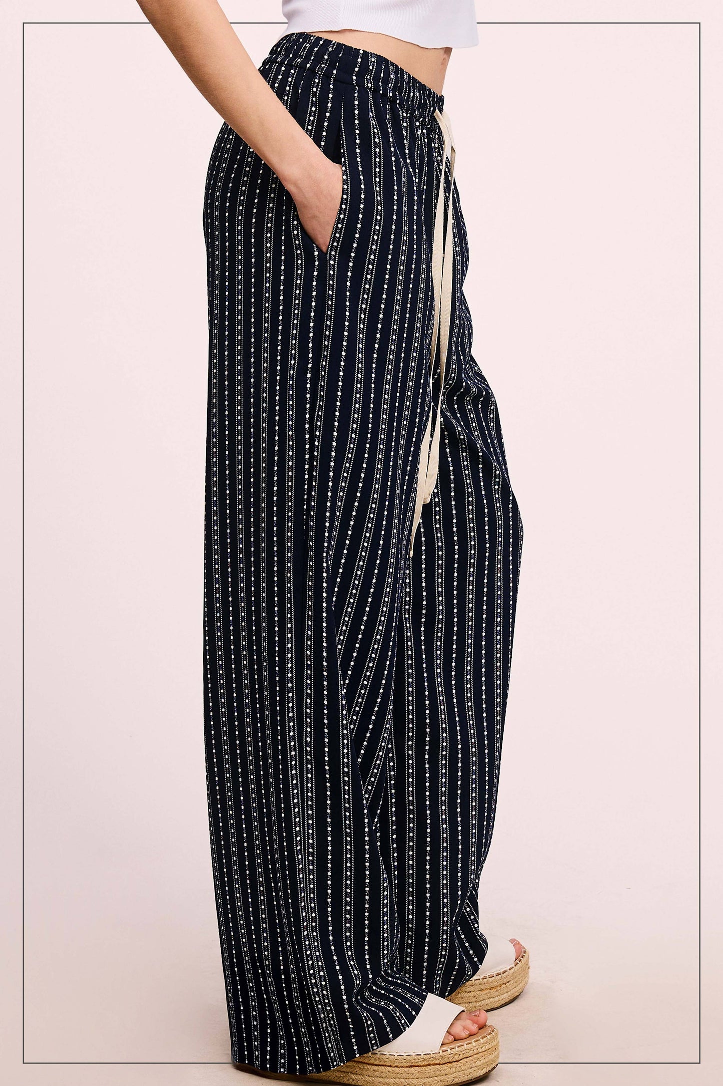 Patterned Design Relaxed Fit Pants With Pockets
