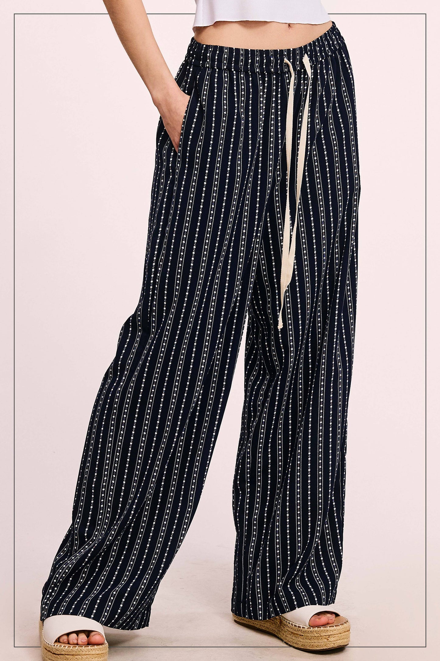 Patterned Design Relaxed Fit Pants With Pockets