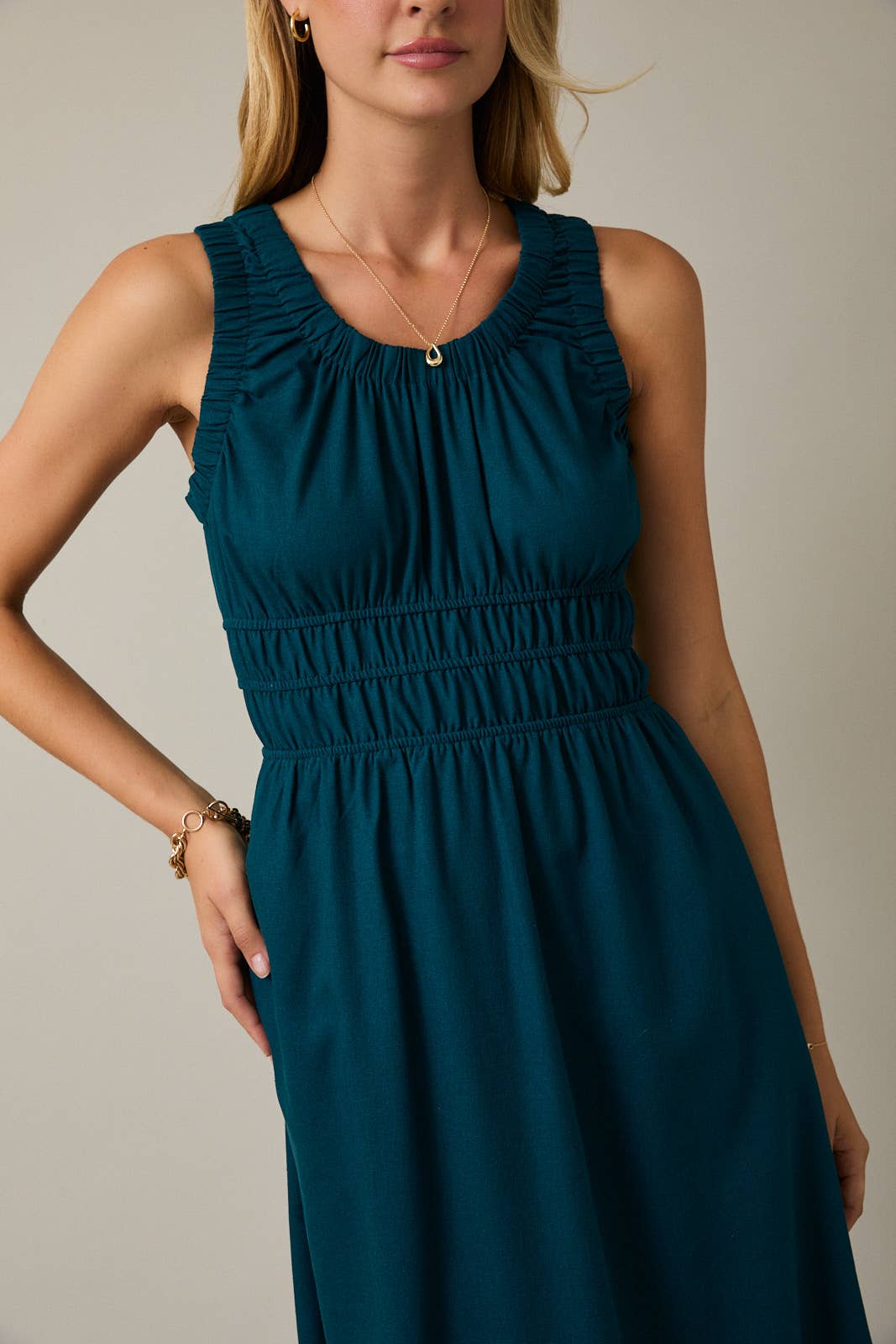 Round Neck Sleeveless Midi Dress