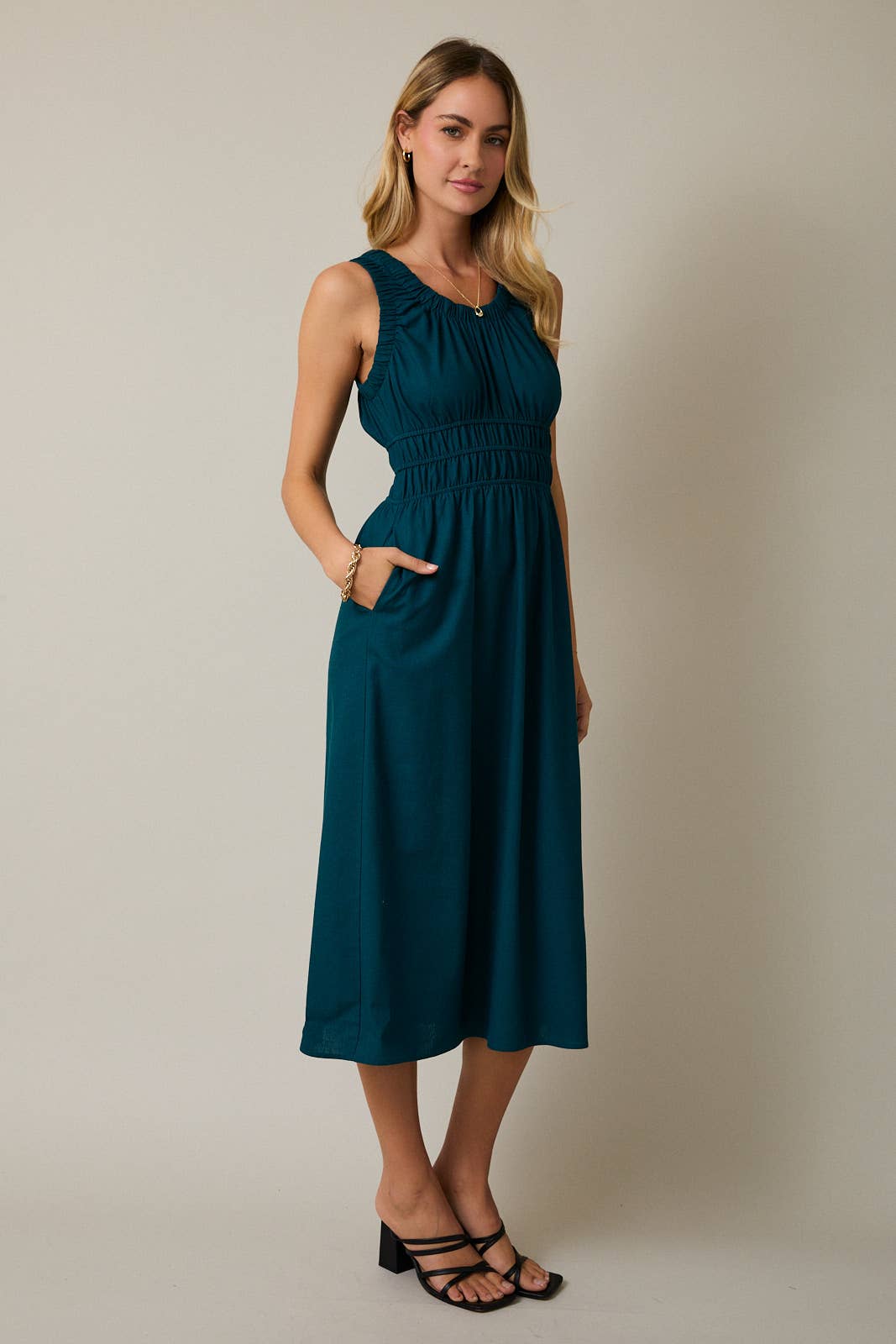 Round Neck Sleeveless Midi Dress